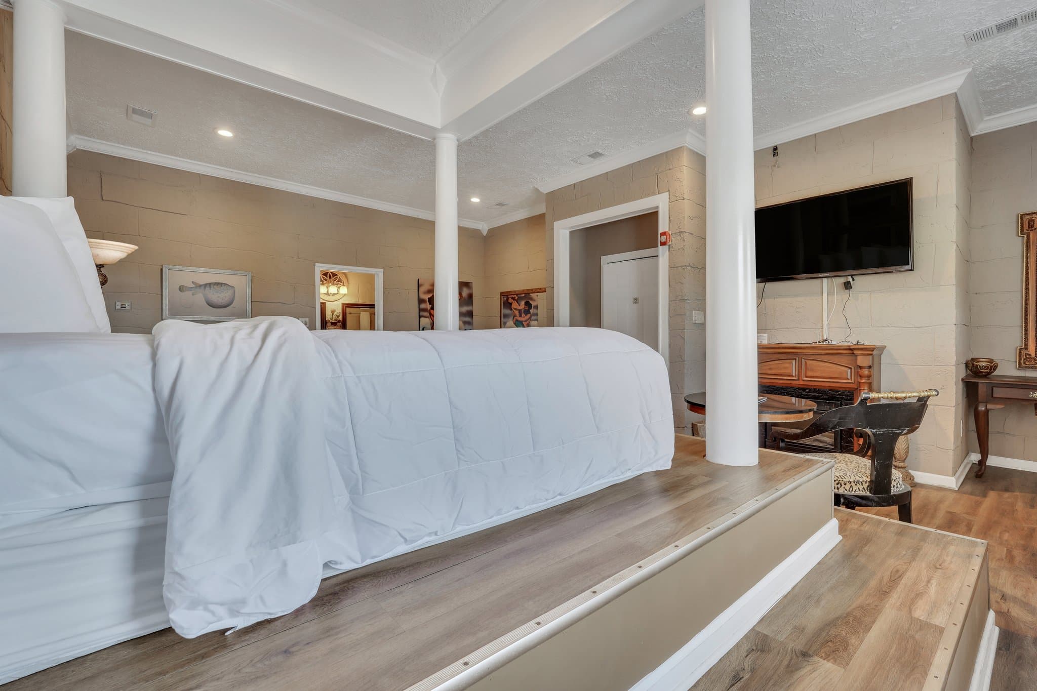 Penthouse, photo 4 of 13