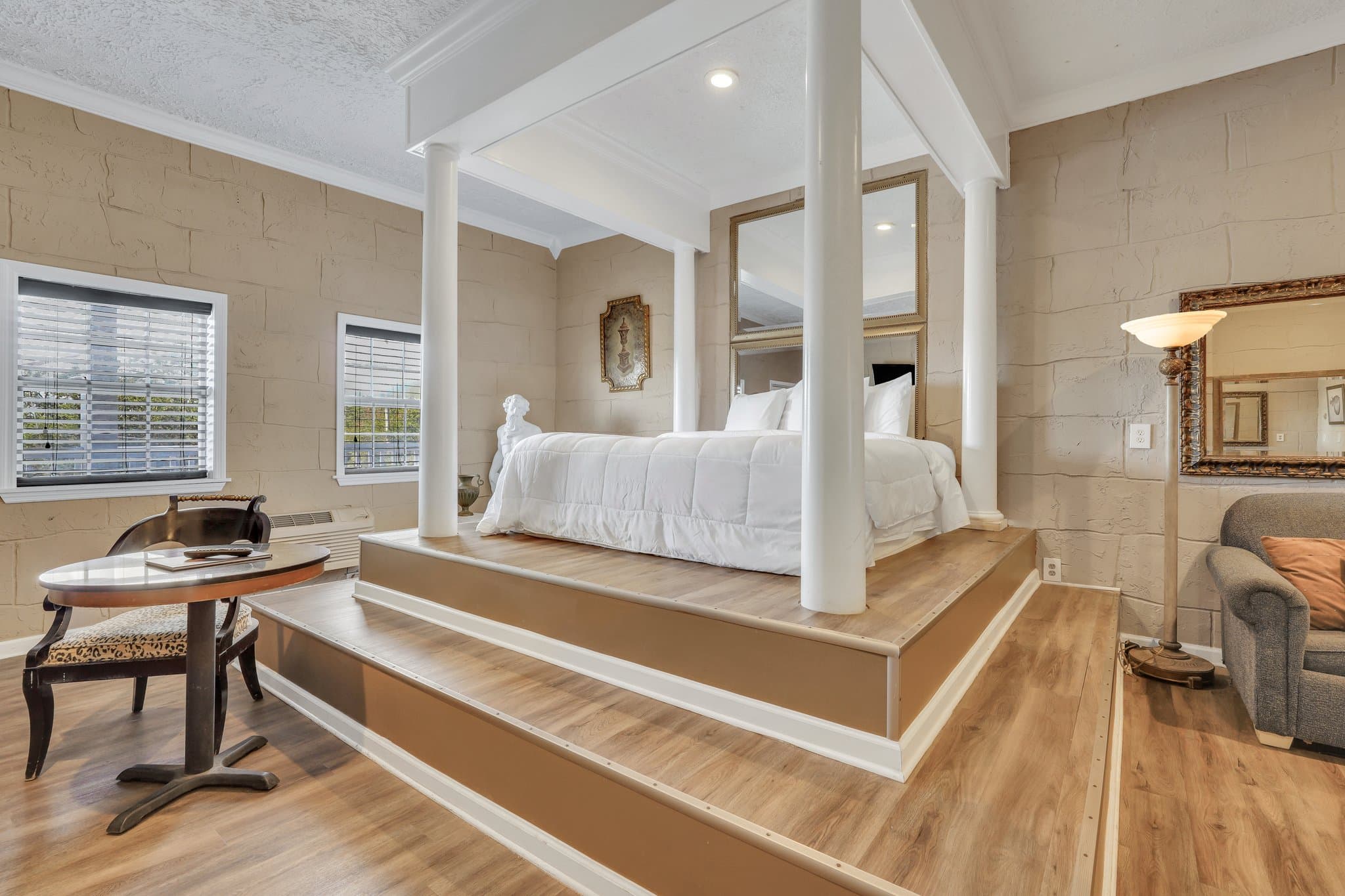 Penthouse, photo 1 of 13